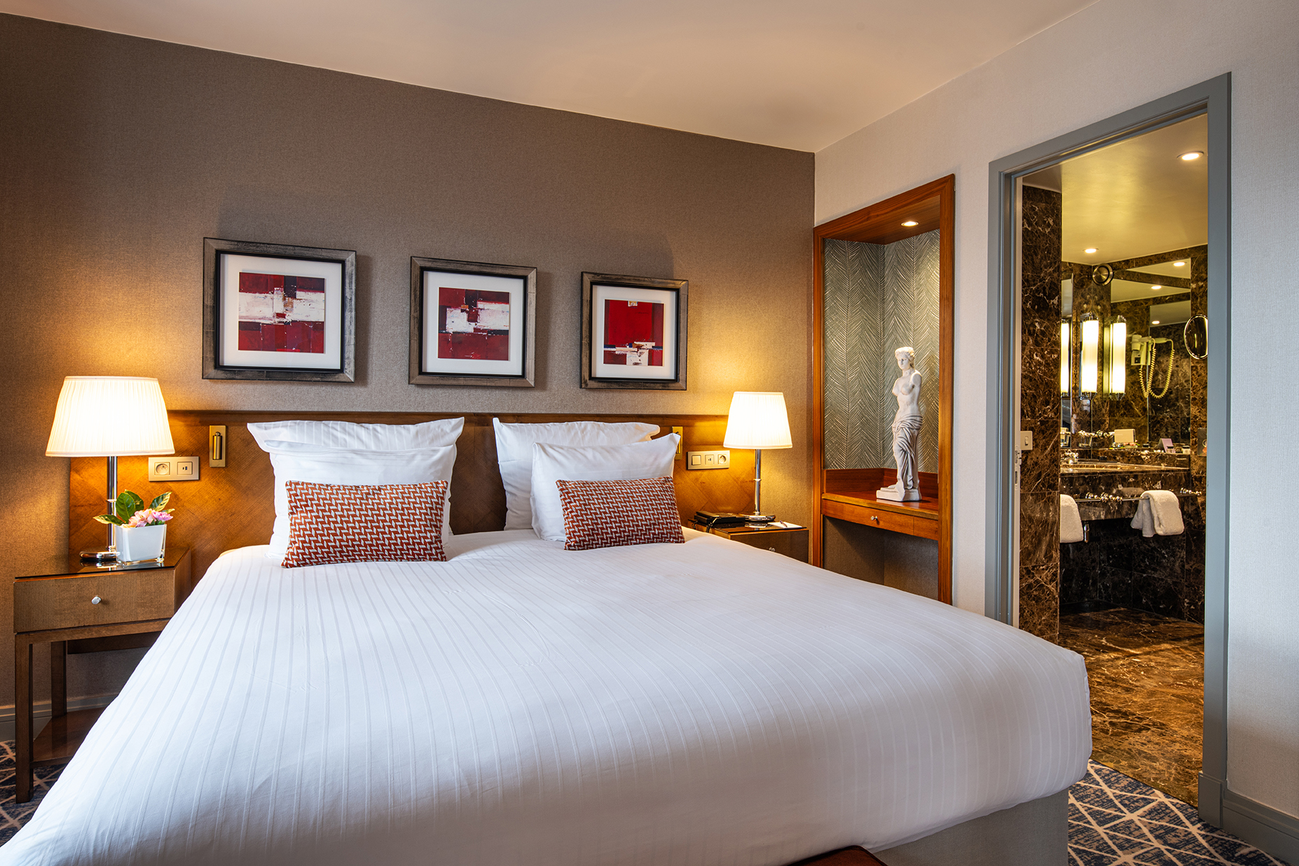Suite, King Bed