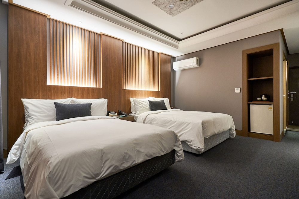The Koryo Hotel 19/58