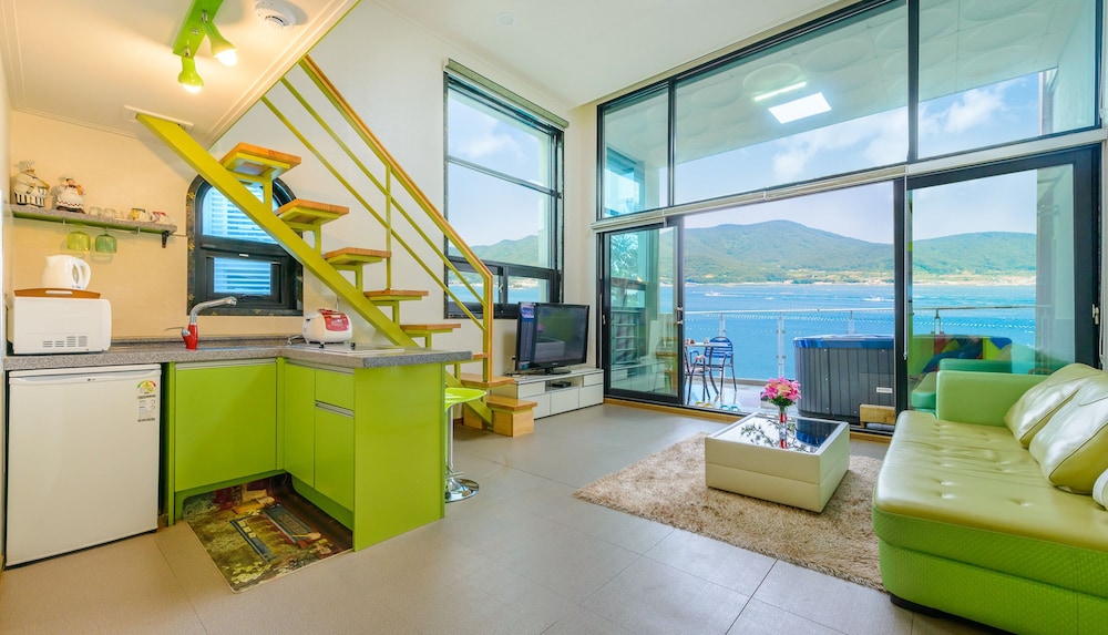 Tongyeong Honey Spa Pension 34/50
