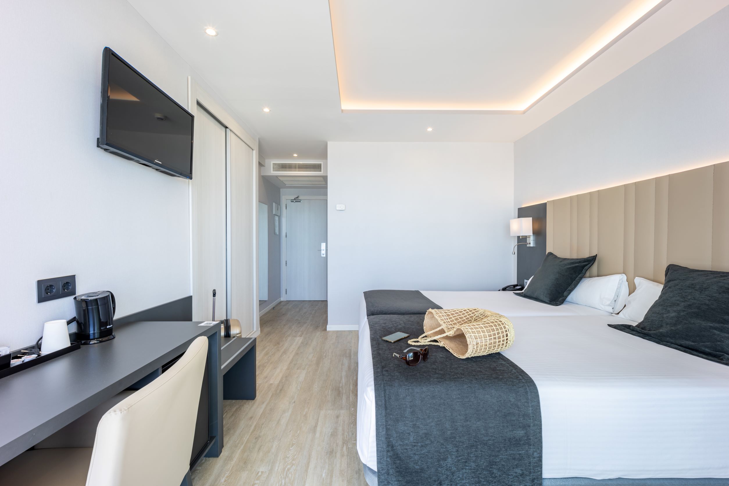 Room, Sea Front