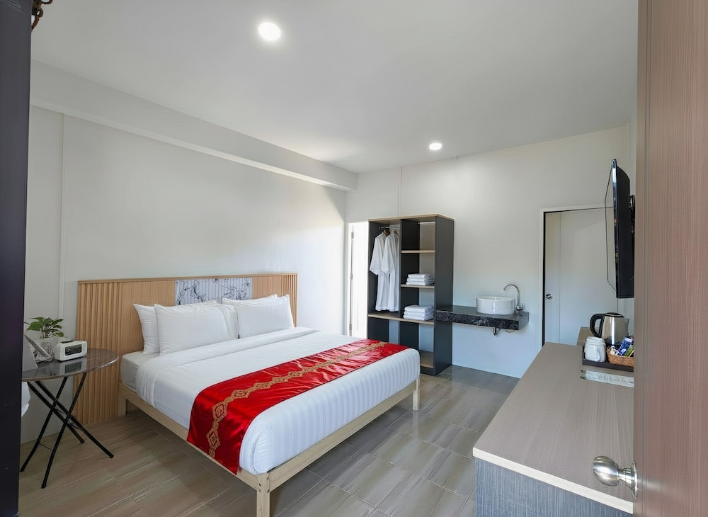 Koh lanta Hotels and Co Working Space 24/65