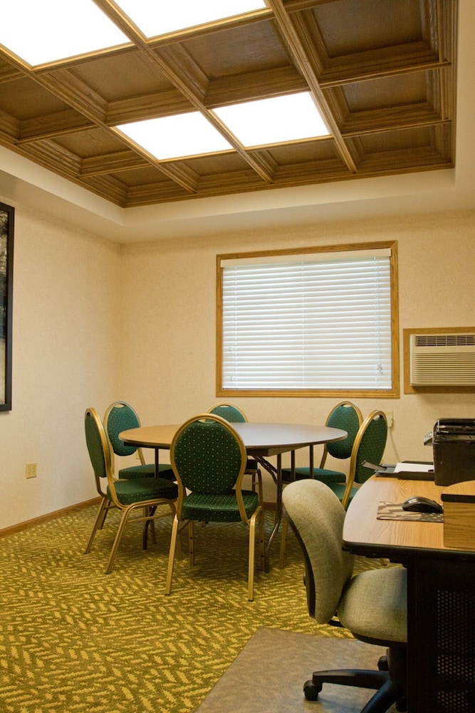 Super 8 by Wyndham Ottawa Starved Rock 36/47