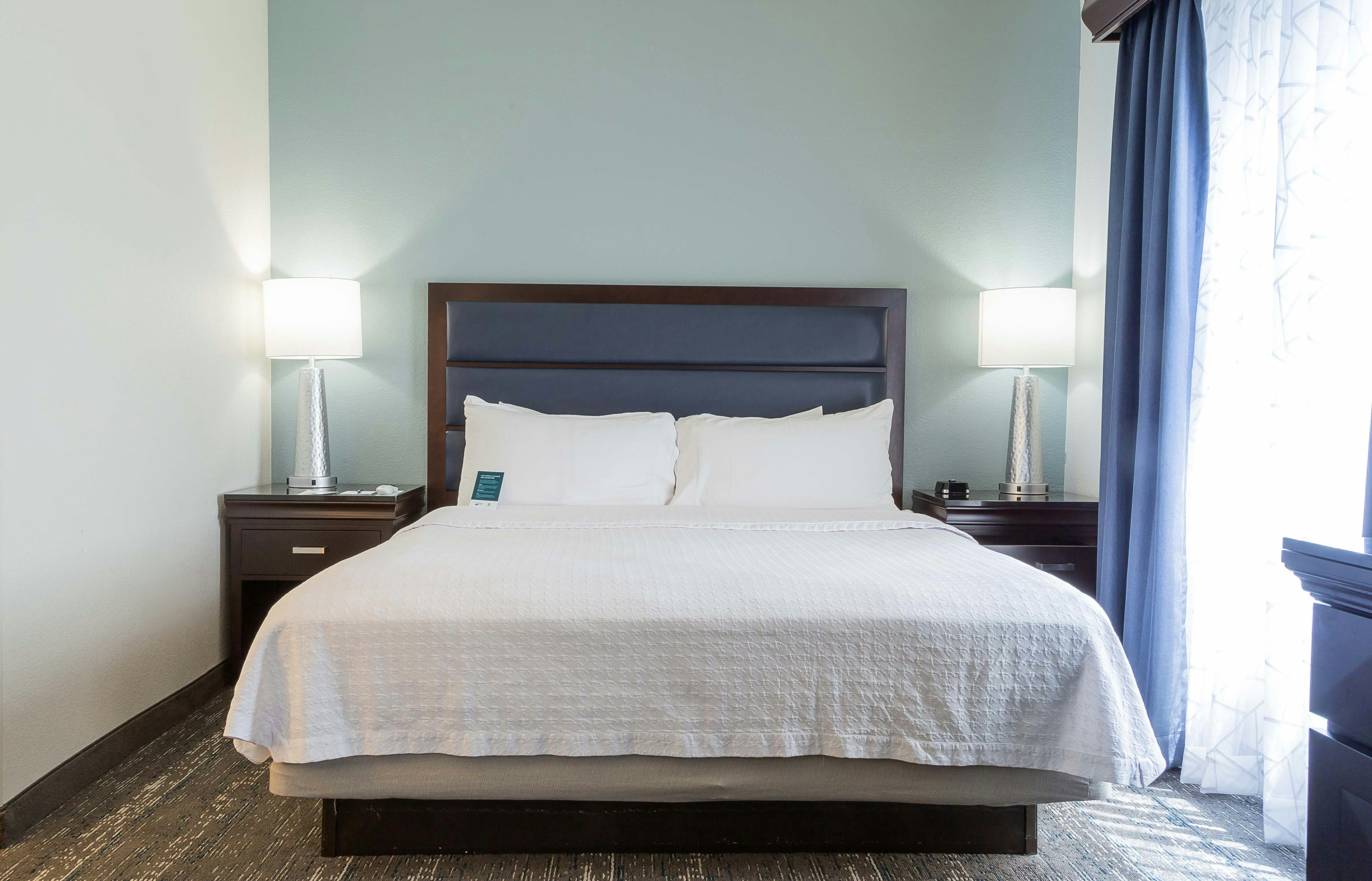 STUDIO, SUITE, KING BED