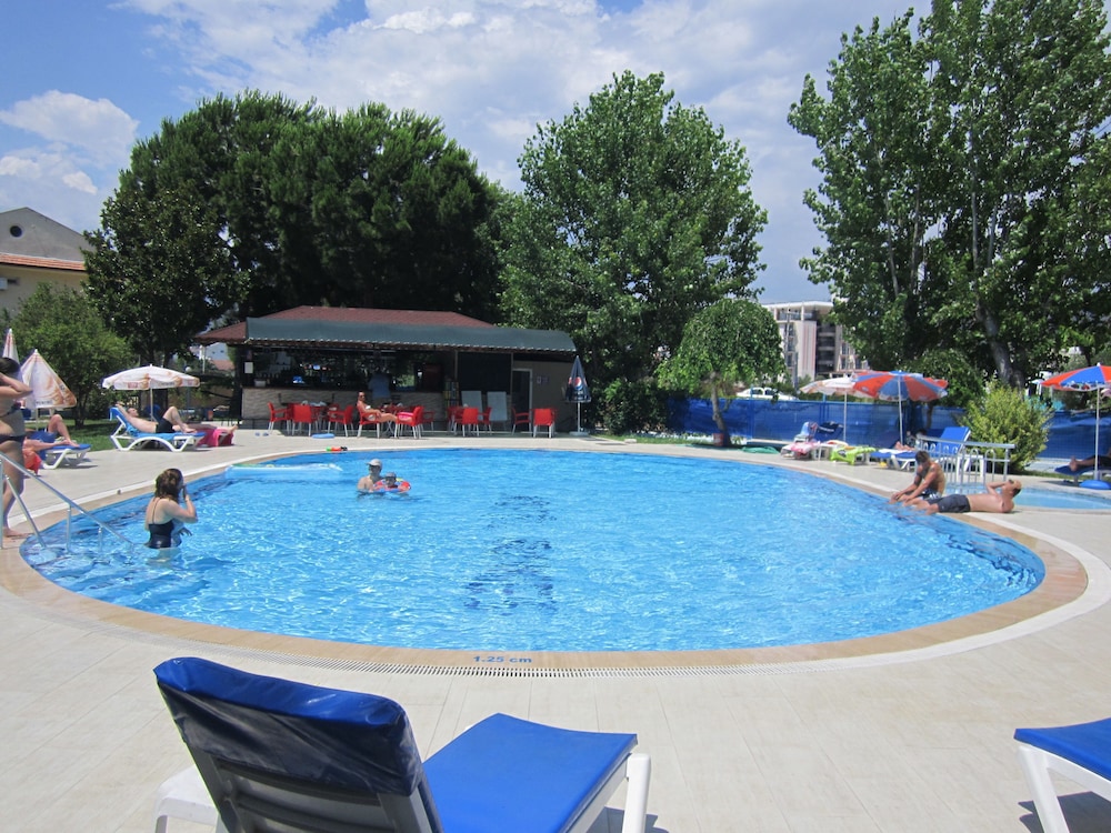 Aymes Hotel 22/23