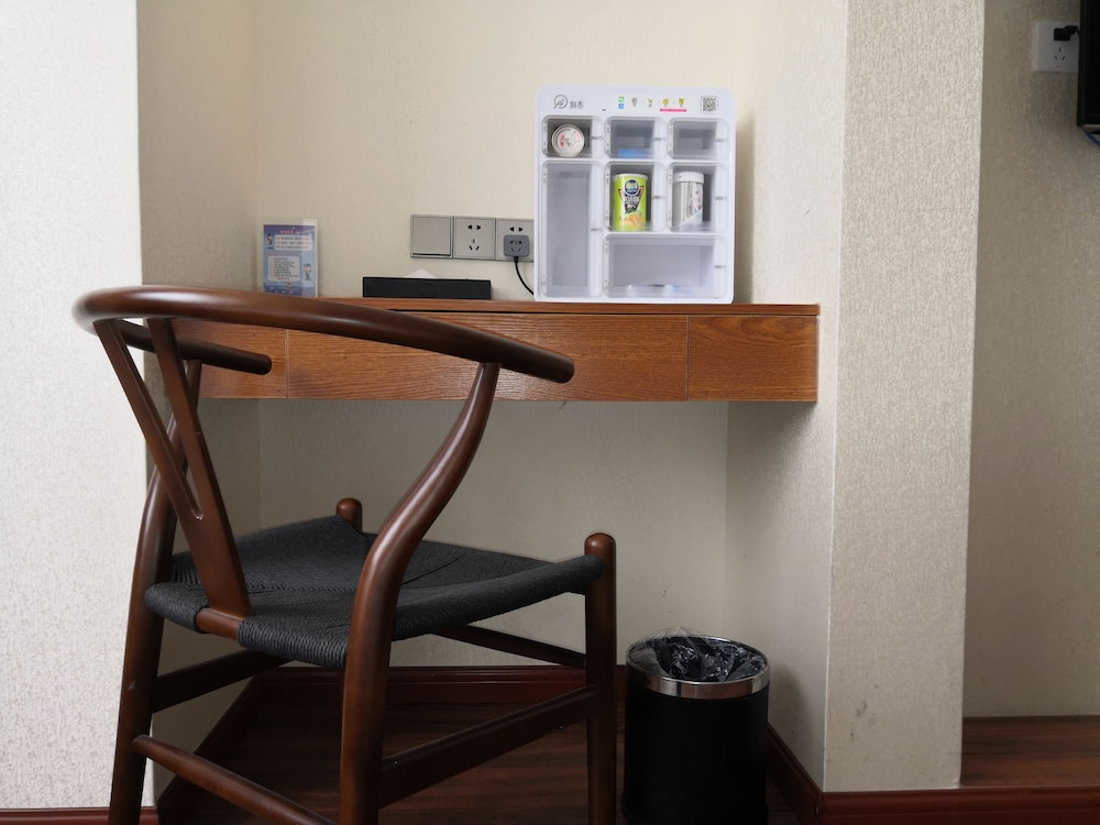 Shanghai Linyin Holiday Hotel 56/71