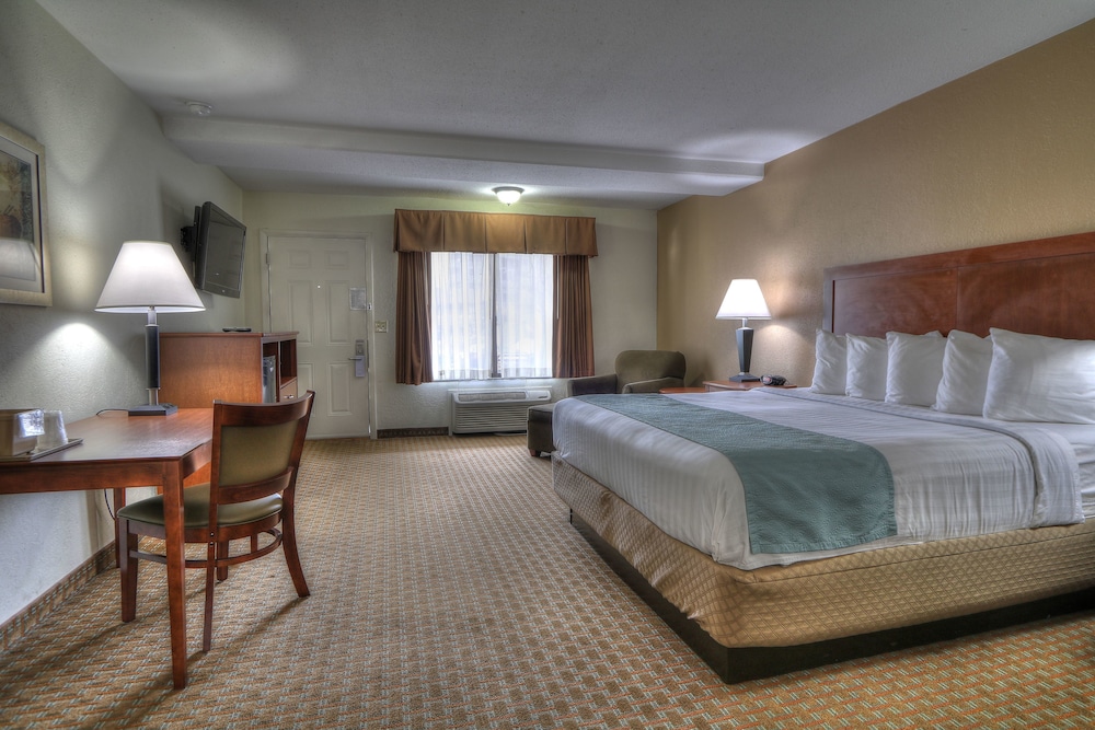 Crossroads Inn & Suites 16/68