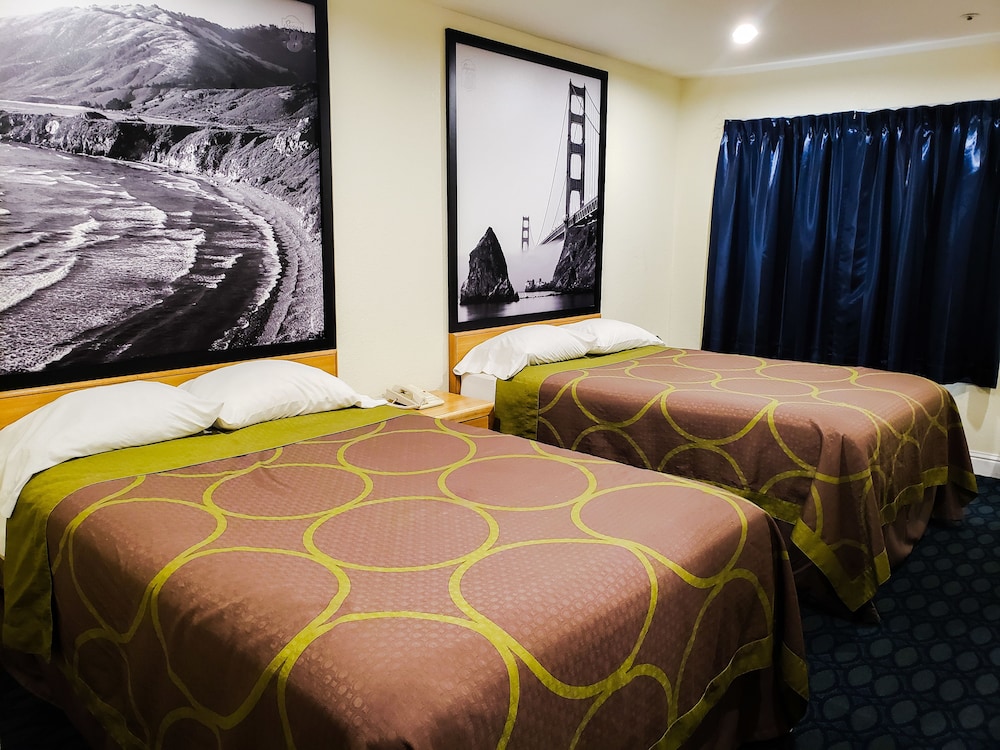 Super 8 By Wyndham Auburn 22/31