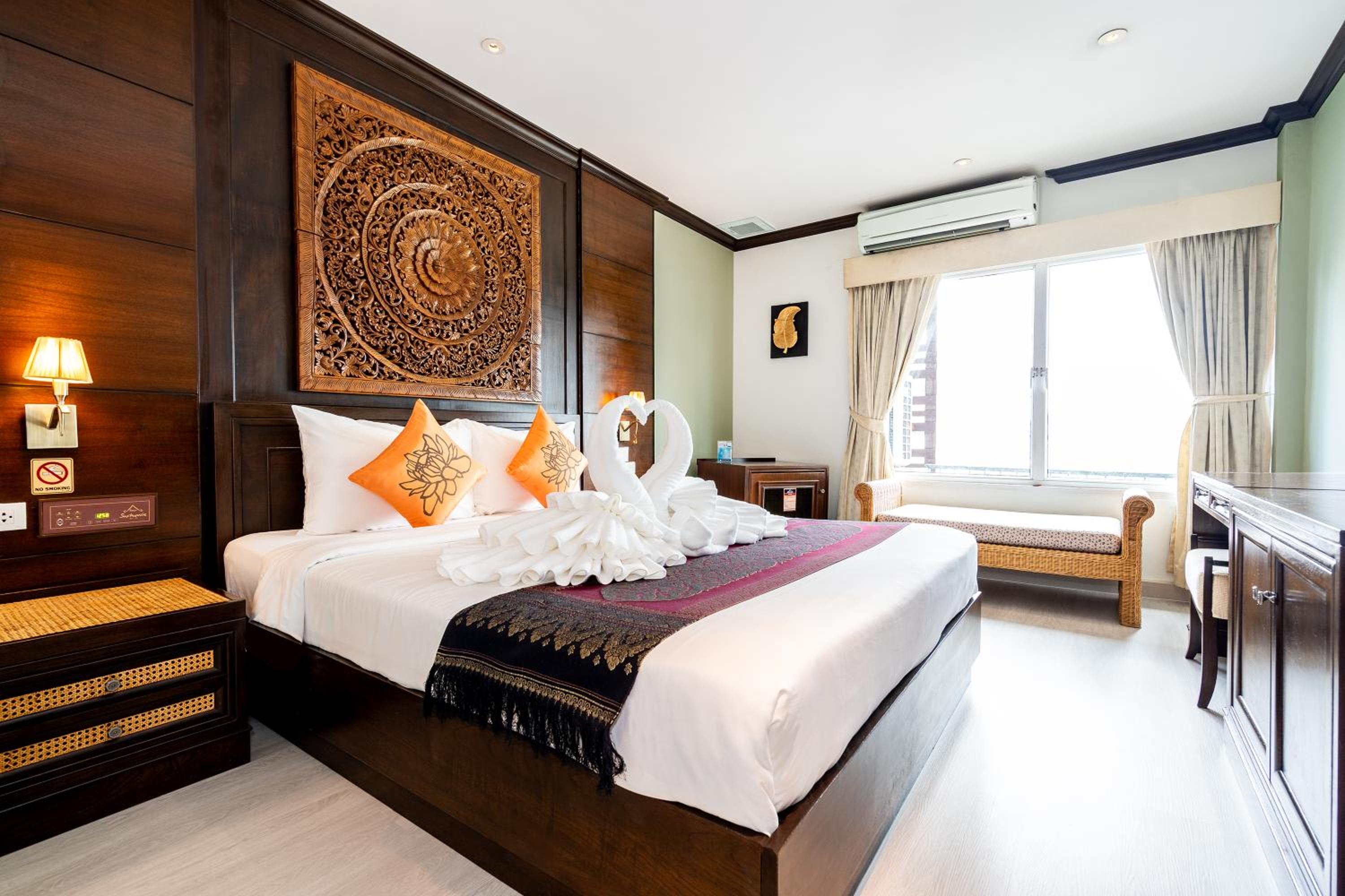 Deluxe, Double Bed