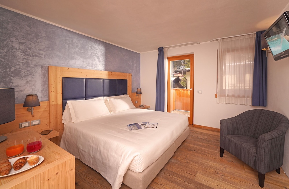 SUPERIOR, DOUBLE BED