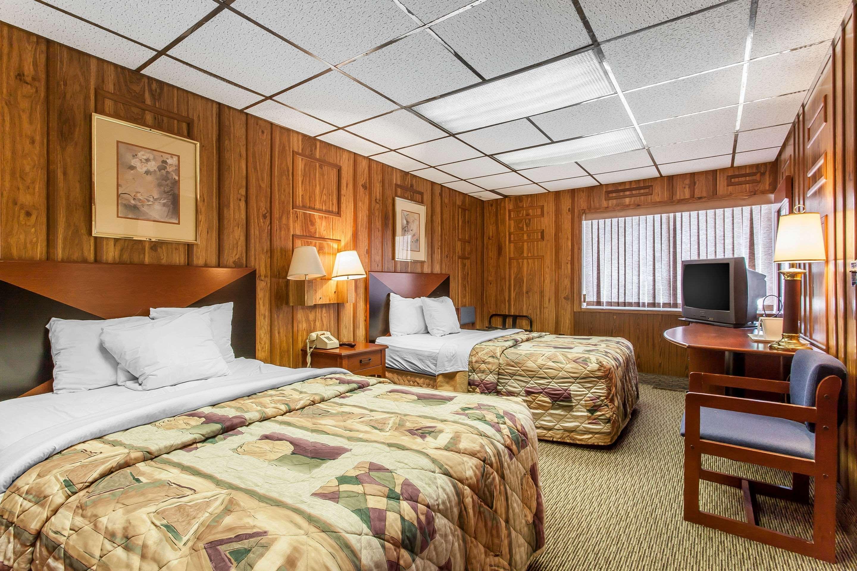 SUITE, 3 DOUBLE BEDS