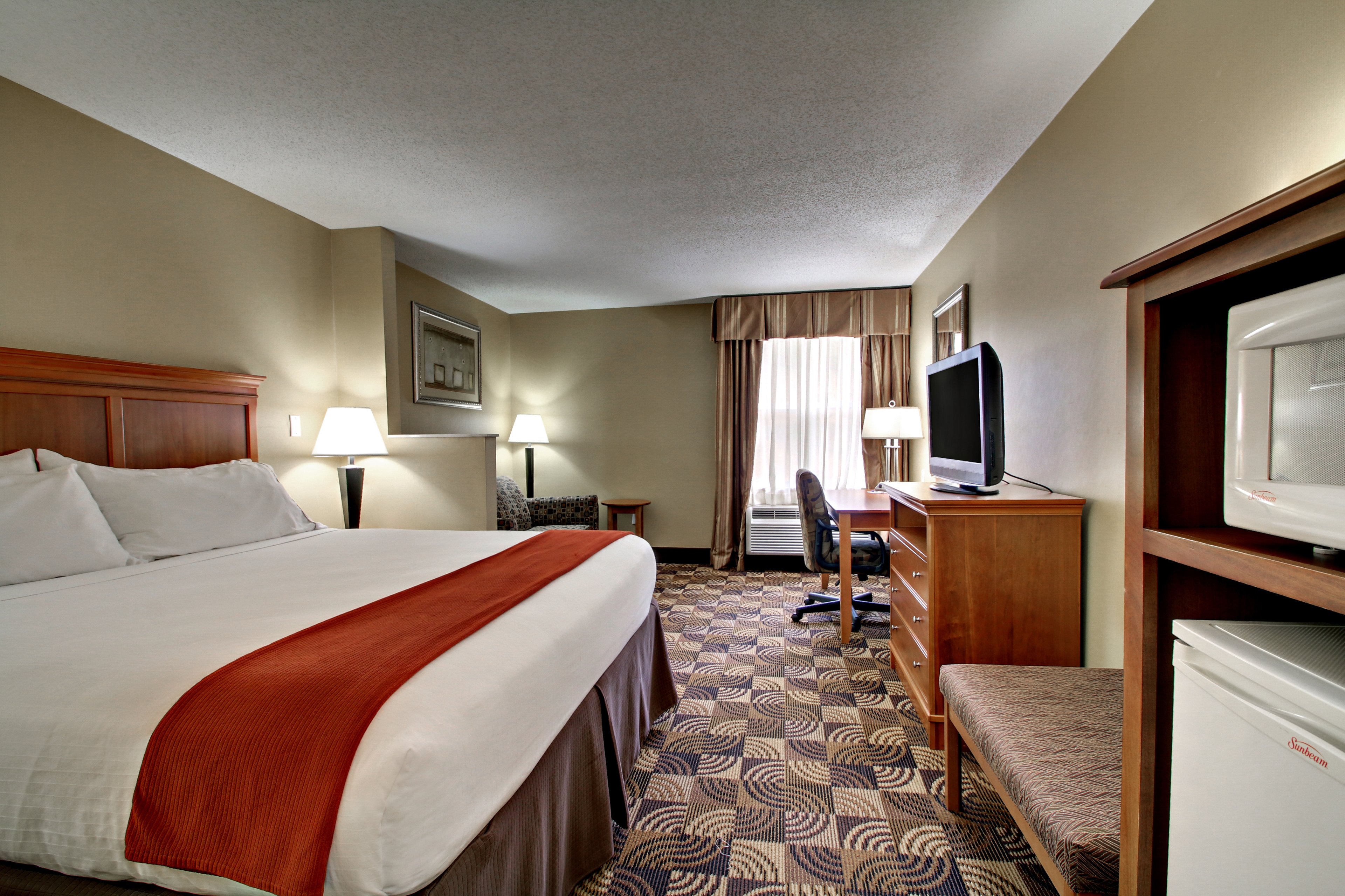 Holiday Inn Express Hurricane Mills Waverly 32/62