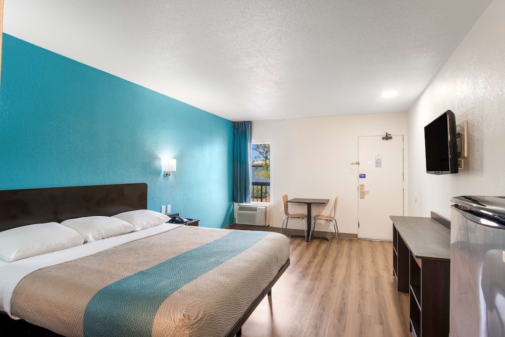 Motel6 Lexington, KY - Airport 11/36