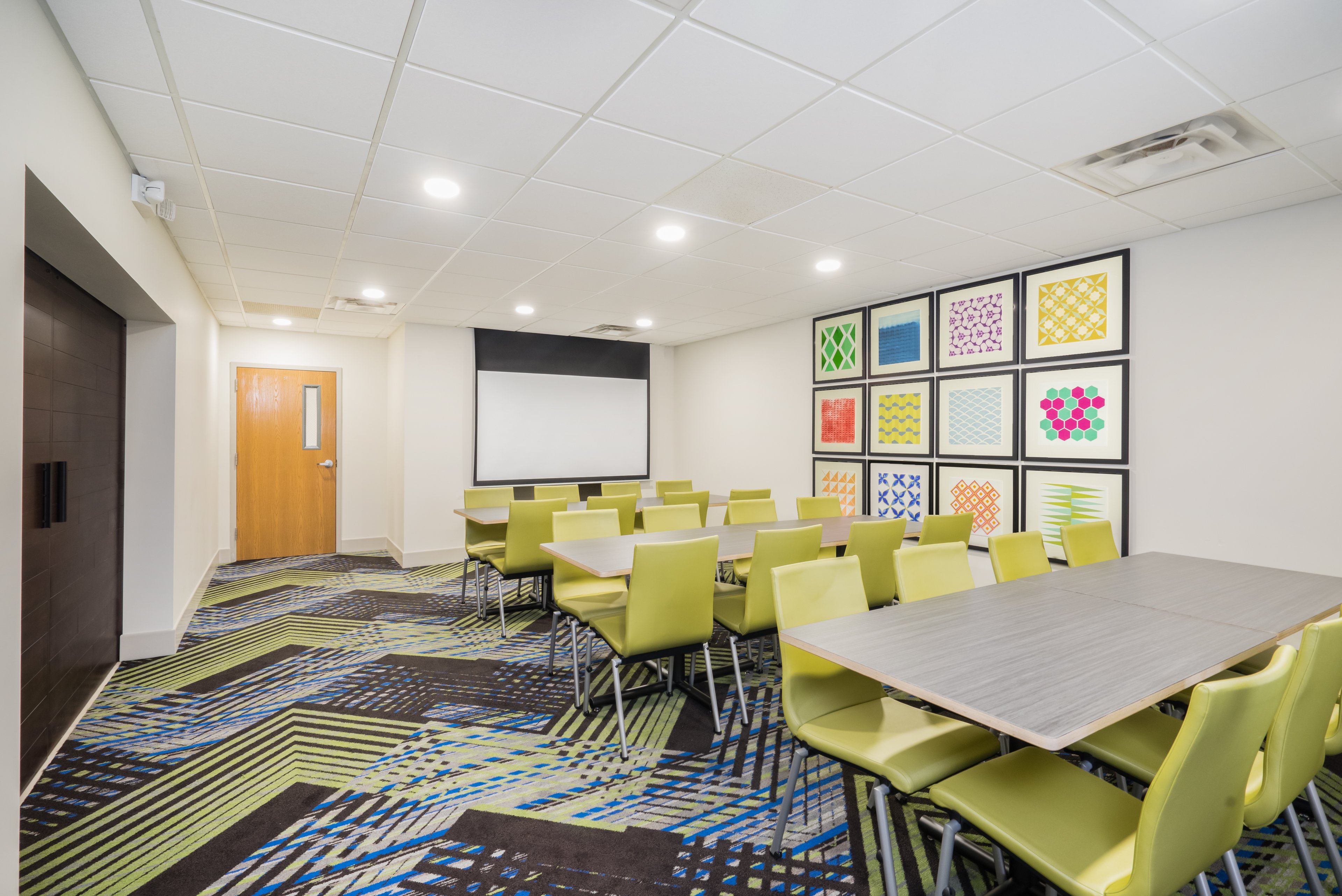Holiday Inn Express Hotel Suites Louisville East 49/52