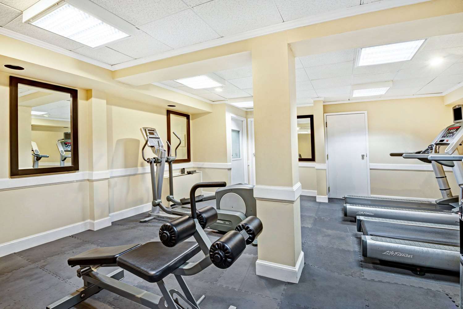 Ramada by Wyndham Seekonk Providence Area 8/13