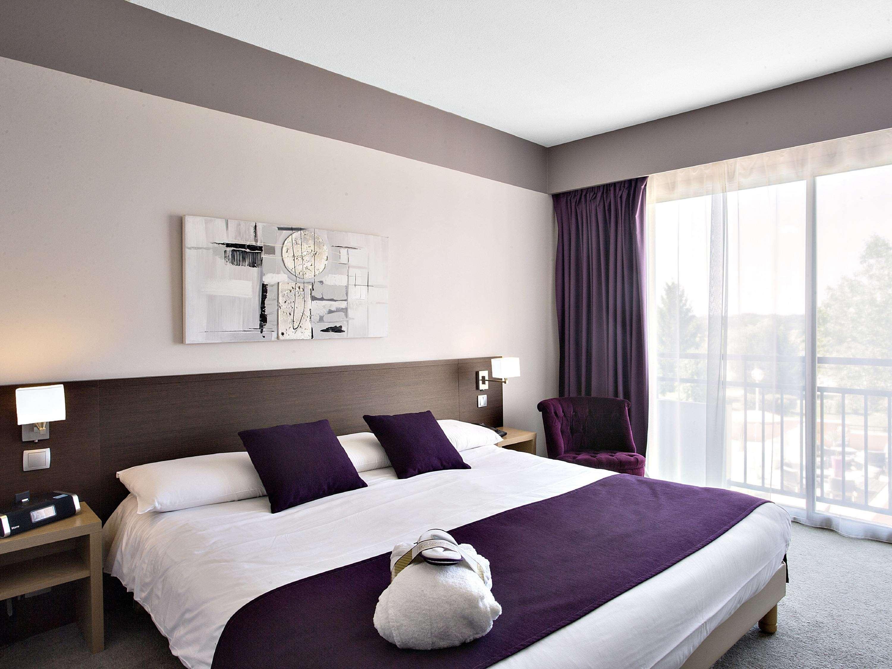 PRIVILEGE, DOUBLE BED, GOLF COURSE VIEW