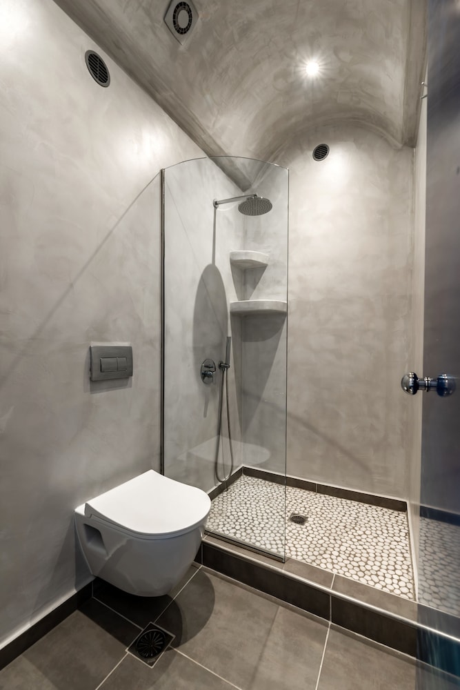 Stelios Place 44/50