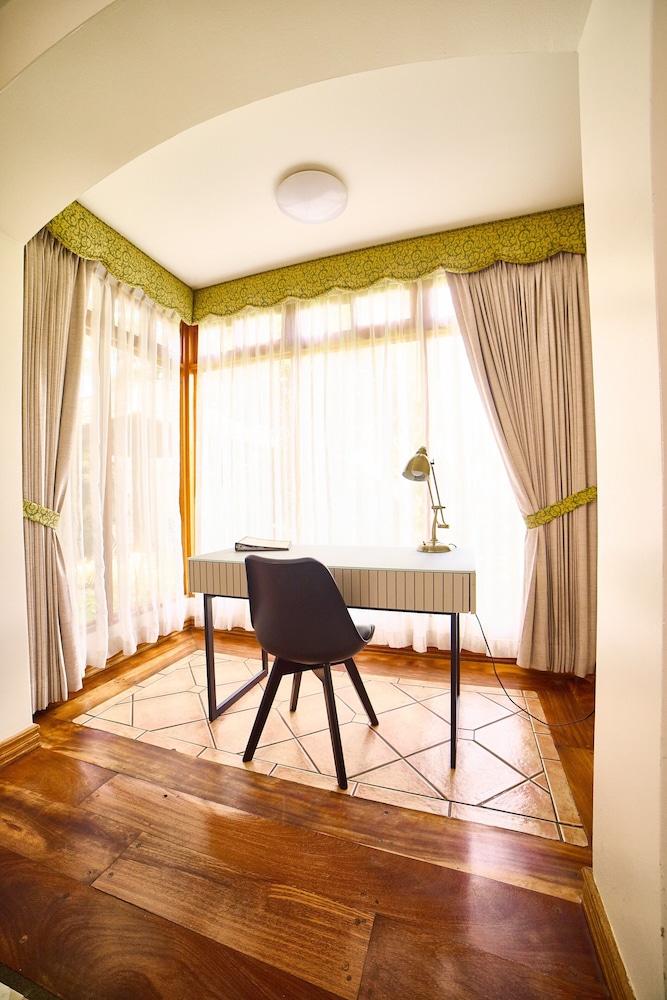 El Rodeo Estancia Boutique Hotel &amp; Steakhouse 11/66