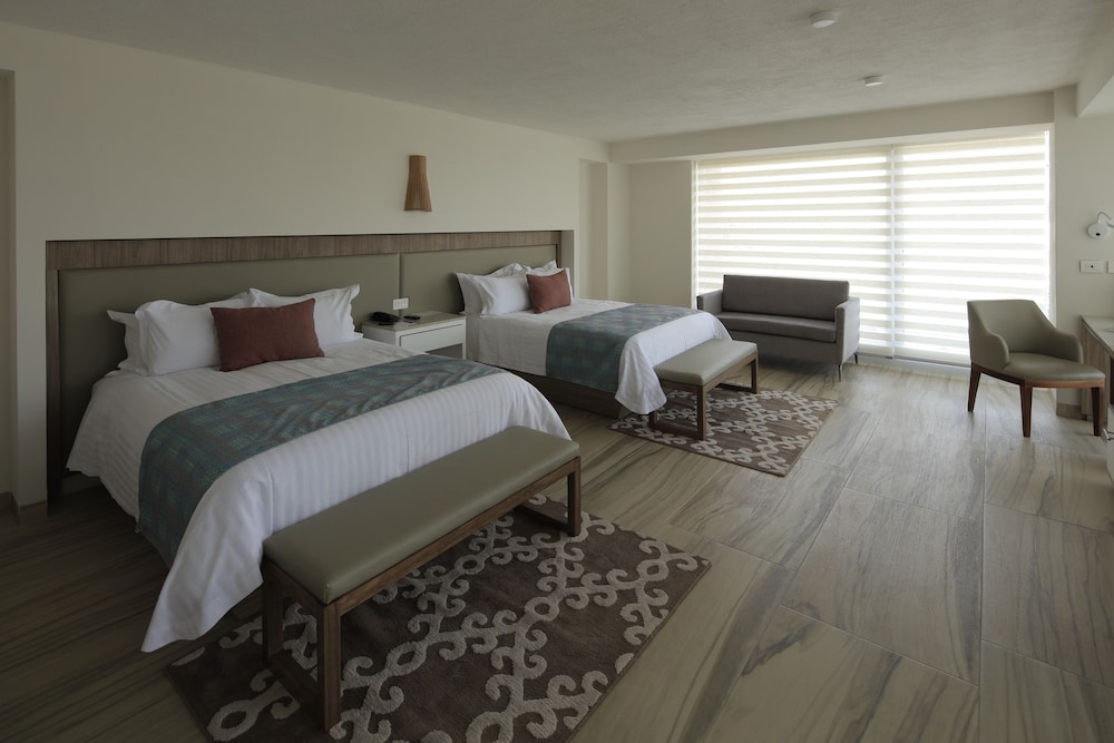 Hotel Velvet Plaza 16/64