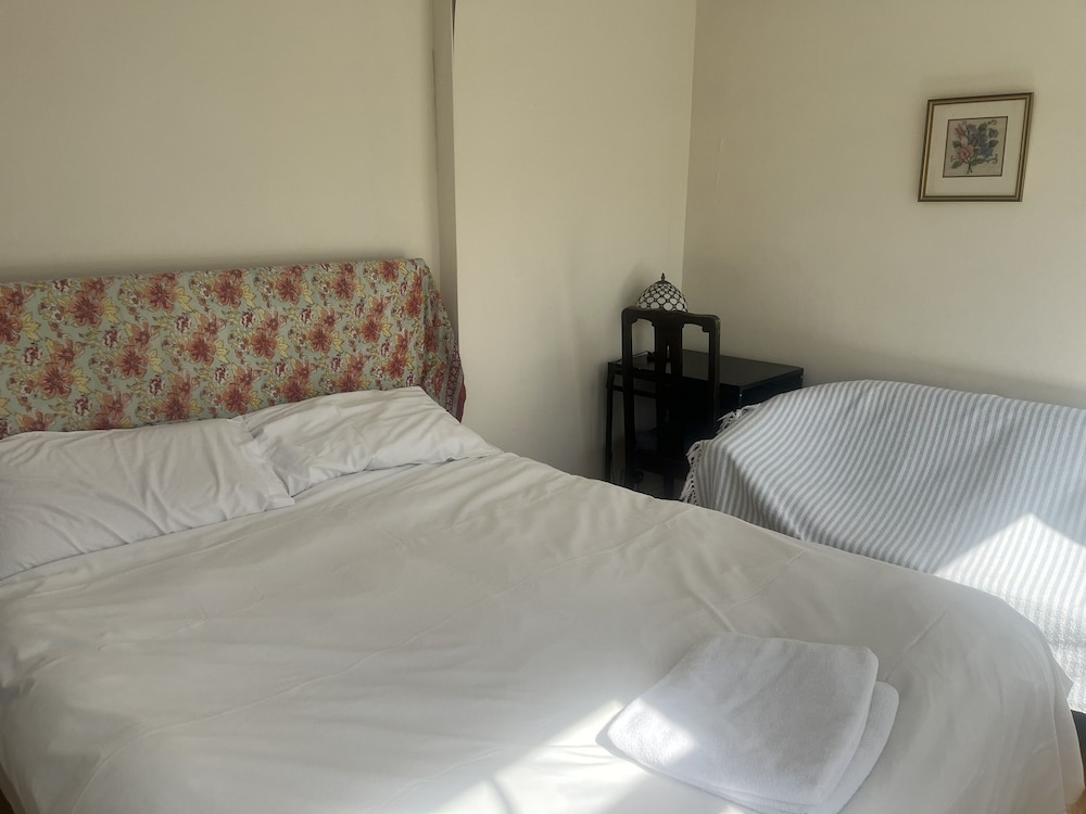 غرفة بسرير مزدوج بإطلالة على الحديقة بحمام خاص، Kew Rooms 3/6