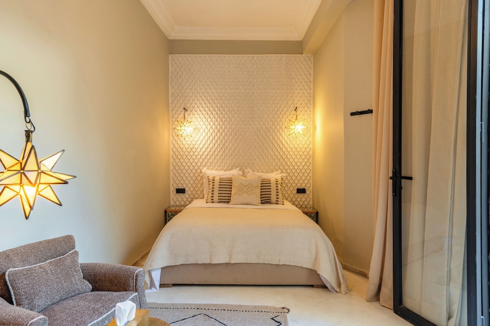 Riad XO Amira Victoria 16/50