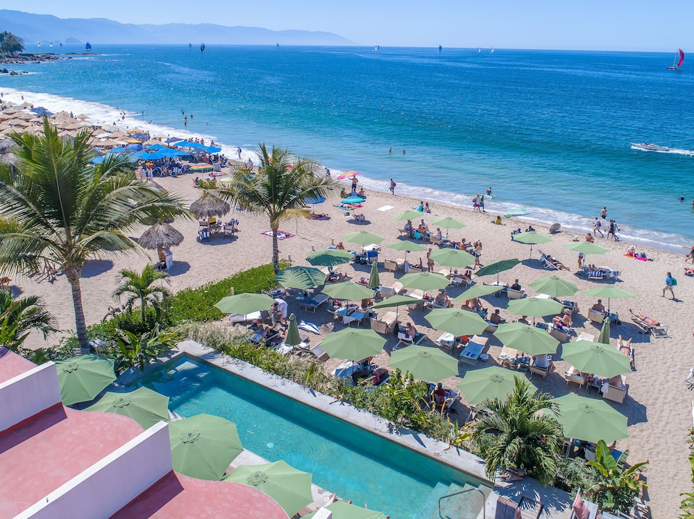 Suites At Sapphire Ocean Club 24/30