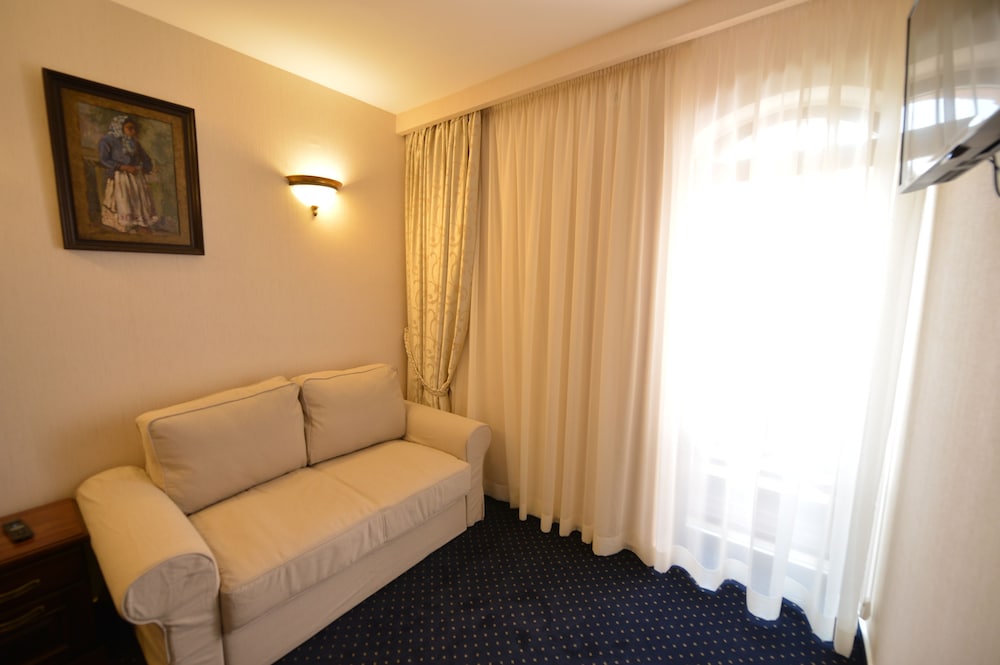 Noblesse Boutique Hotel 47/57