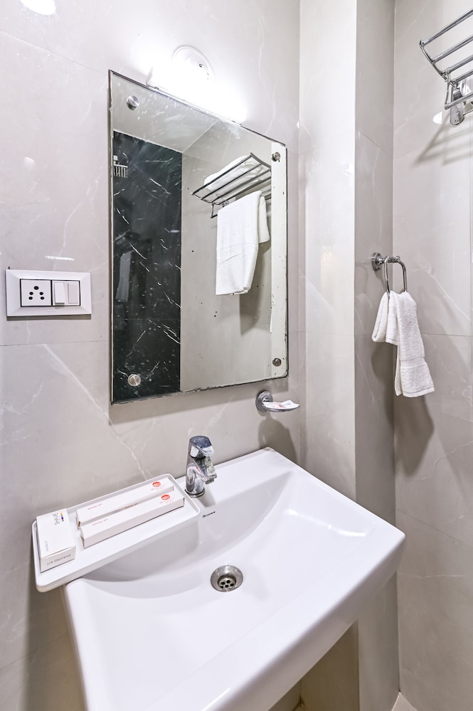 غرفة ديلوكس بسرير مزدوج، Ashoka Residency Hotel 6/7