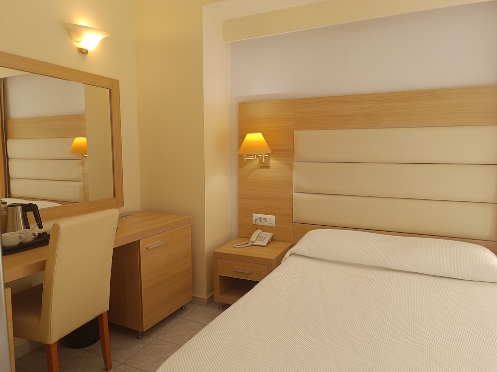 Standard, Single, Double Bed, Inland View، Belair Beach Hotel 3/6