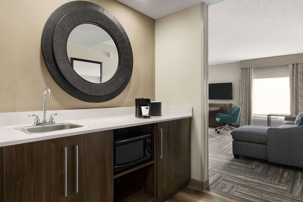 Hampton Inn and Suites Salisbury/Fruitland 17/58