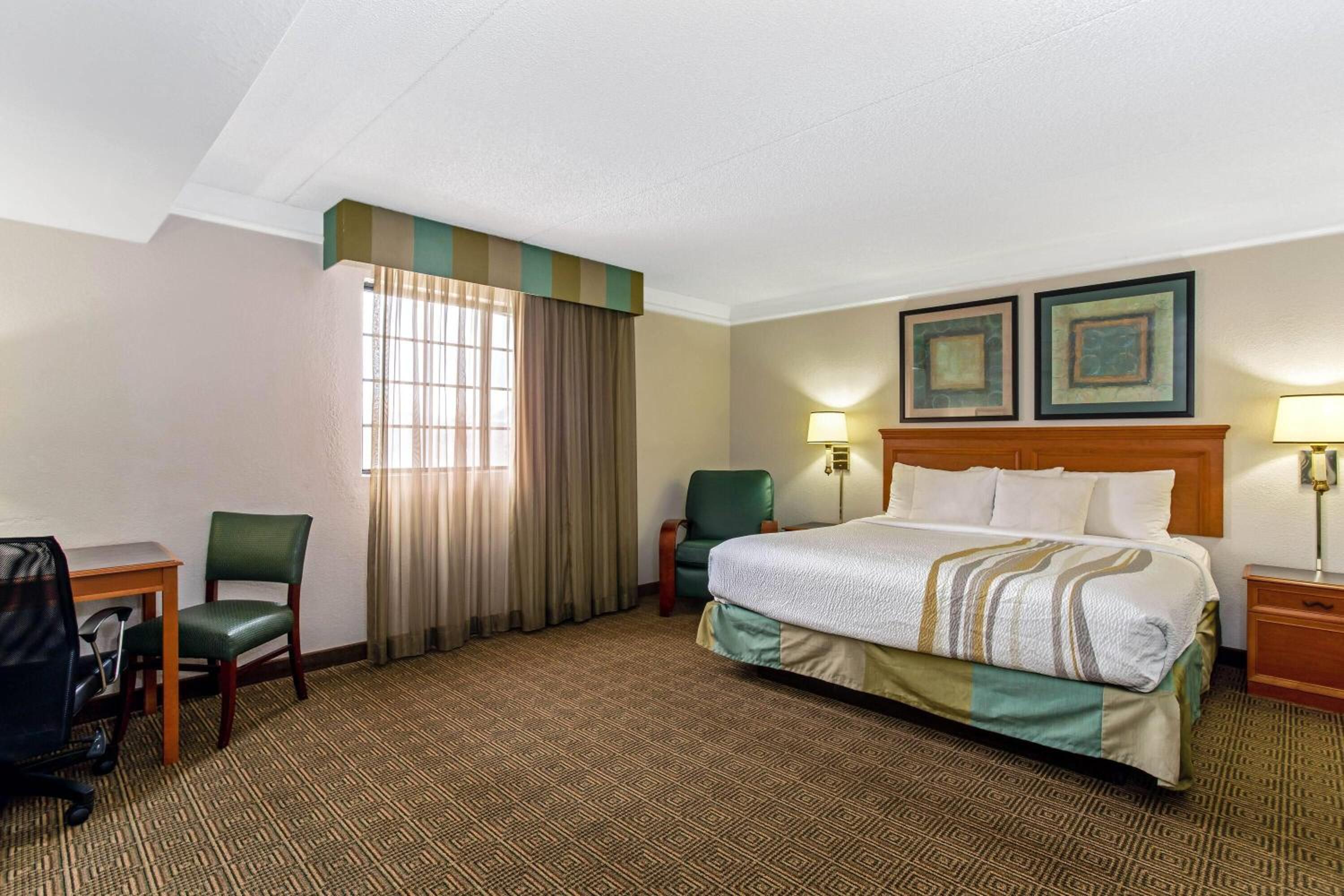 DELUXE, KING BED, PET FRIENDLY