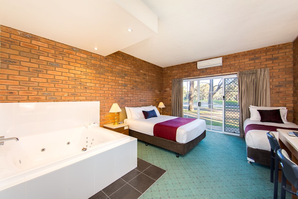 Thurgoona Country Club Resort 8/56