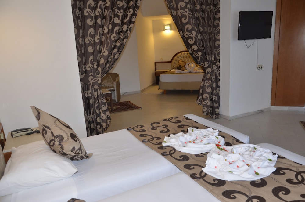 Thapsus Beach Resort 13/48