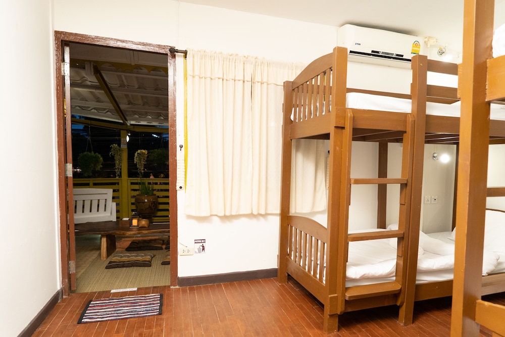 Past Tense Hostel 24/50