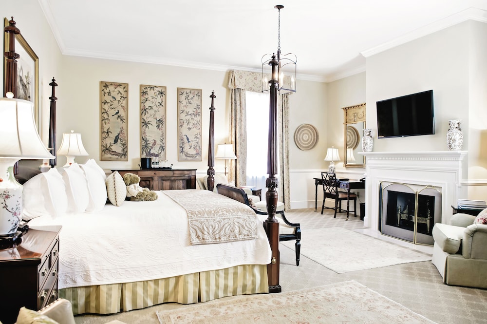 CHARLESTON, PREMIER, KING BED
