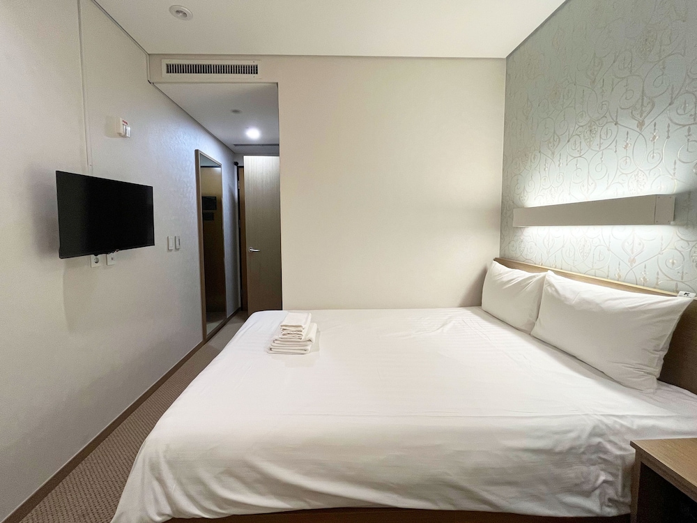 Business, Double Bed, No Window, Mohenic Hotel Seoul Myeongdong 4/10