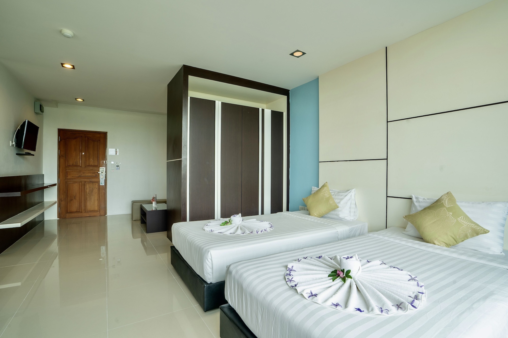 GRAND, DELUXE, TWIN BEDS