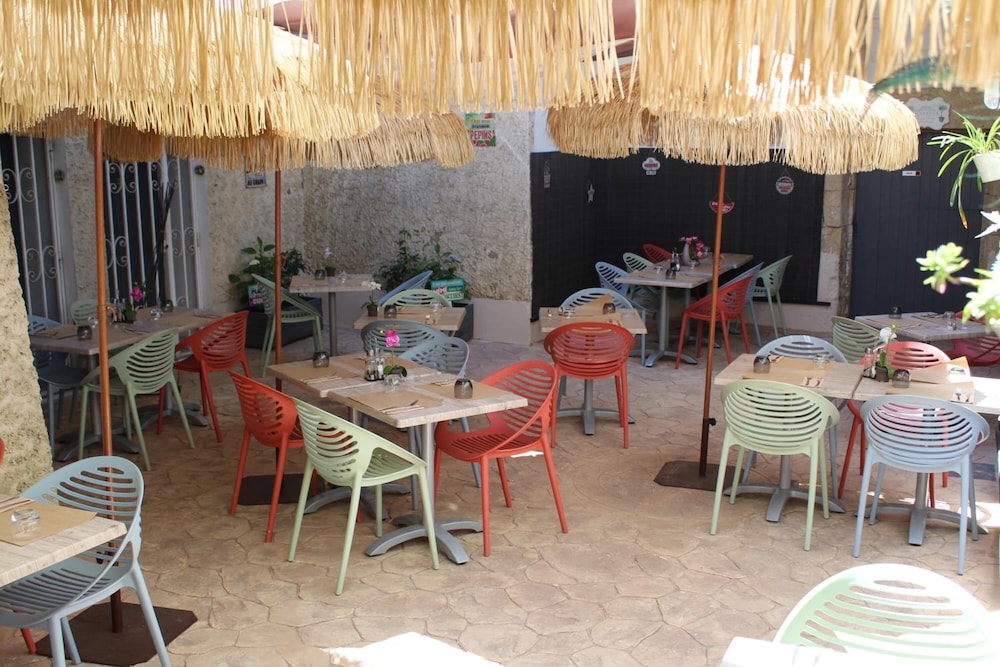 restaurant cafeteria