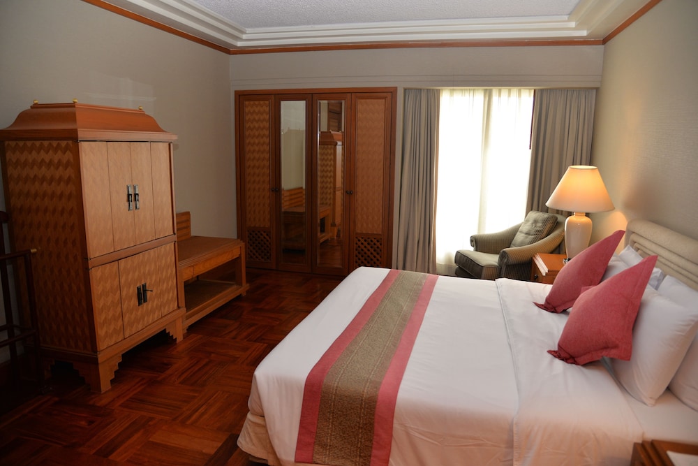 1 BEDROOM, JUNIOR SUITE, BATHTUB