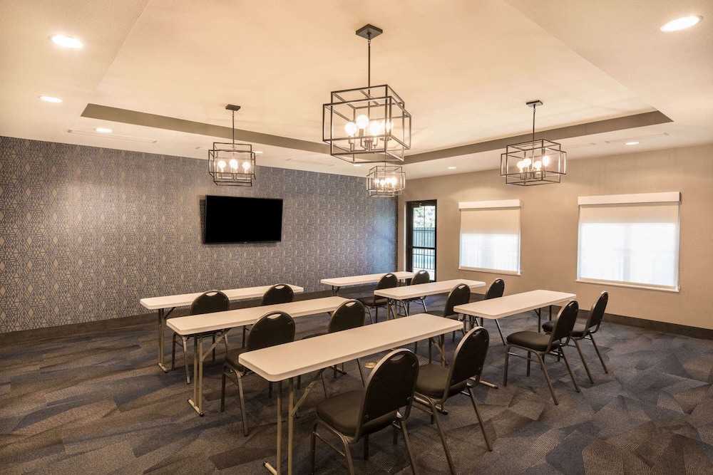 La Quinta Inn & Suites by Wyndham Las Vegas Airport South 42/46