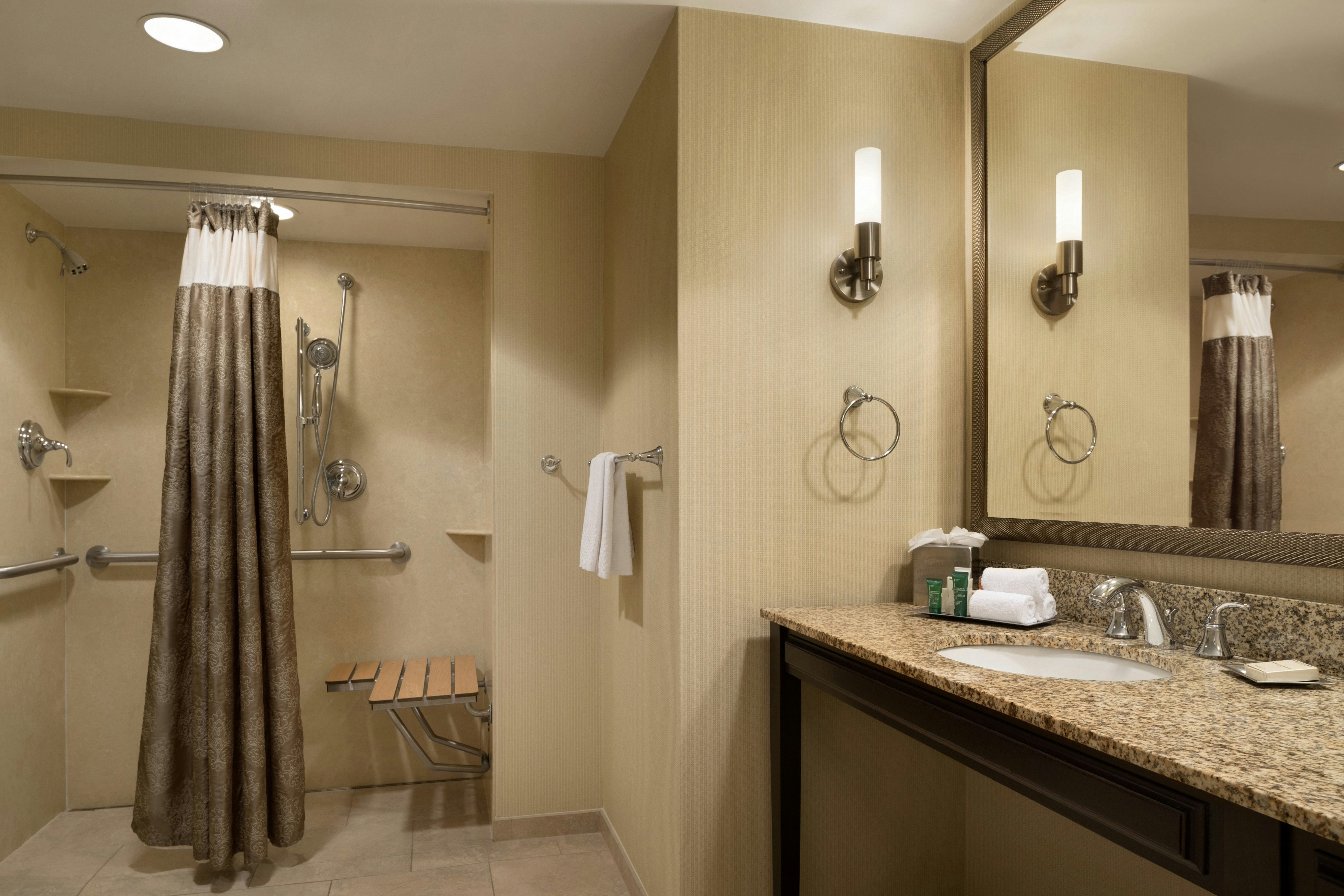 ROOM, 2 QUEEN BEDS, ACCESSIBLE