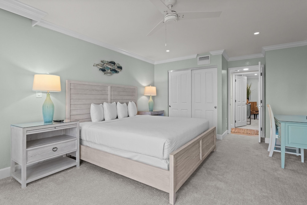 3 Bedrooms, 2 Queen and Twin Beds, Partial Gulf View