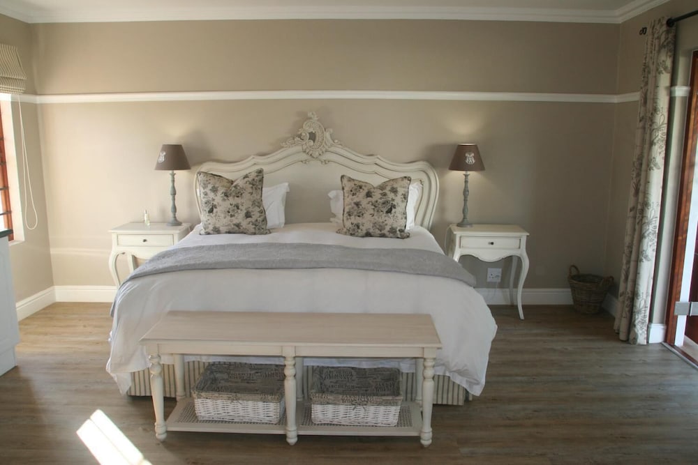 Happy Lands Self Catering/B&B 2/48