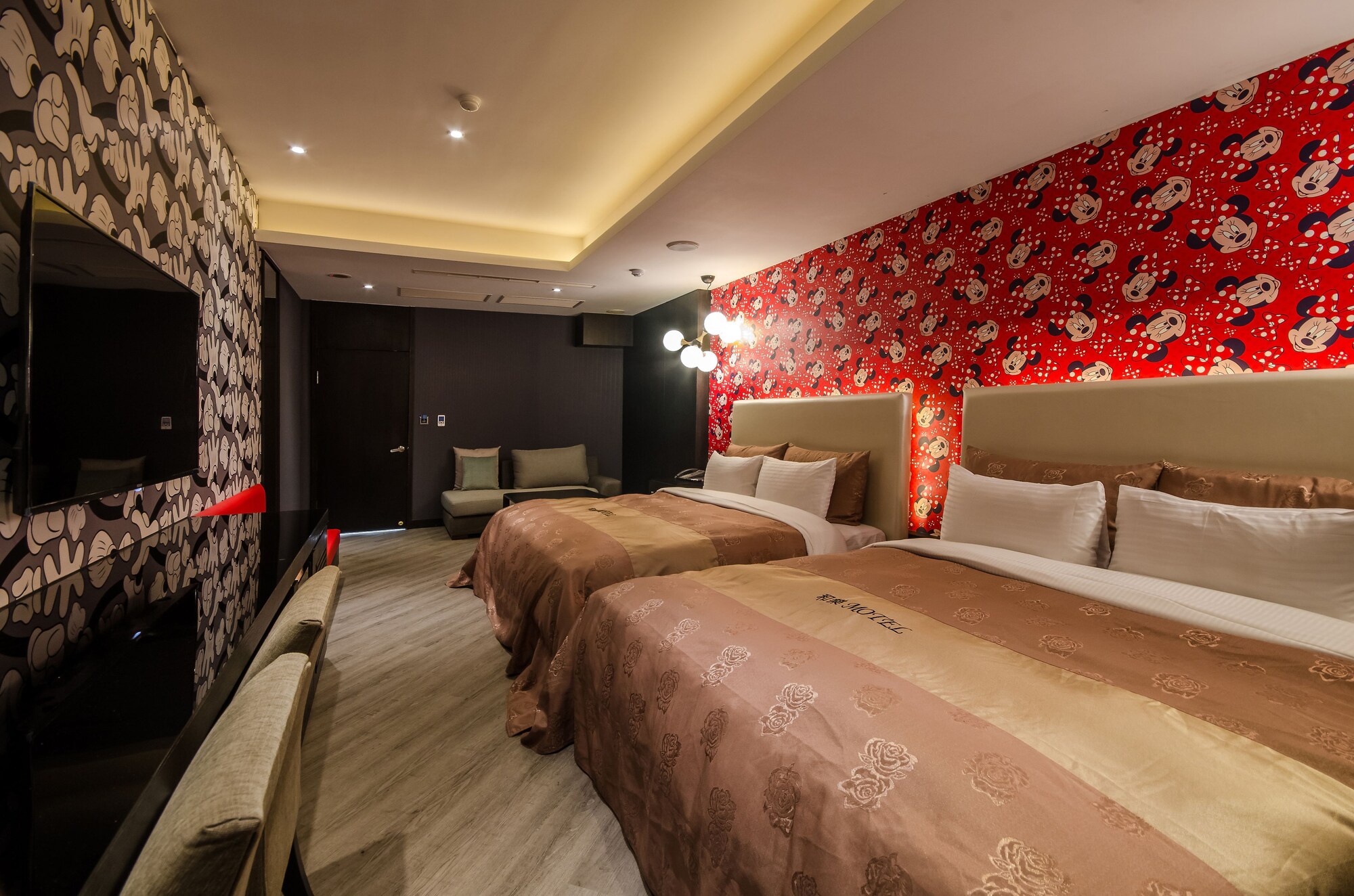 BUSINESS, QUADRUPLE, 2 QUEEN BEDS