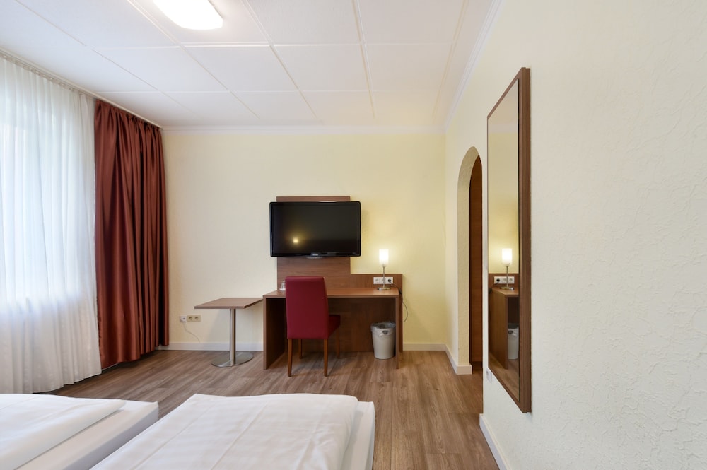 Hotel Schumacher Dusseldorf 30/66