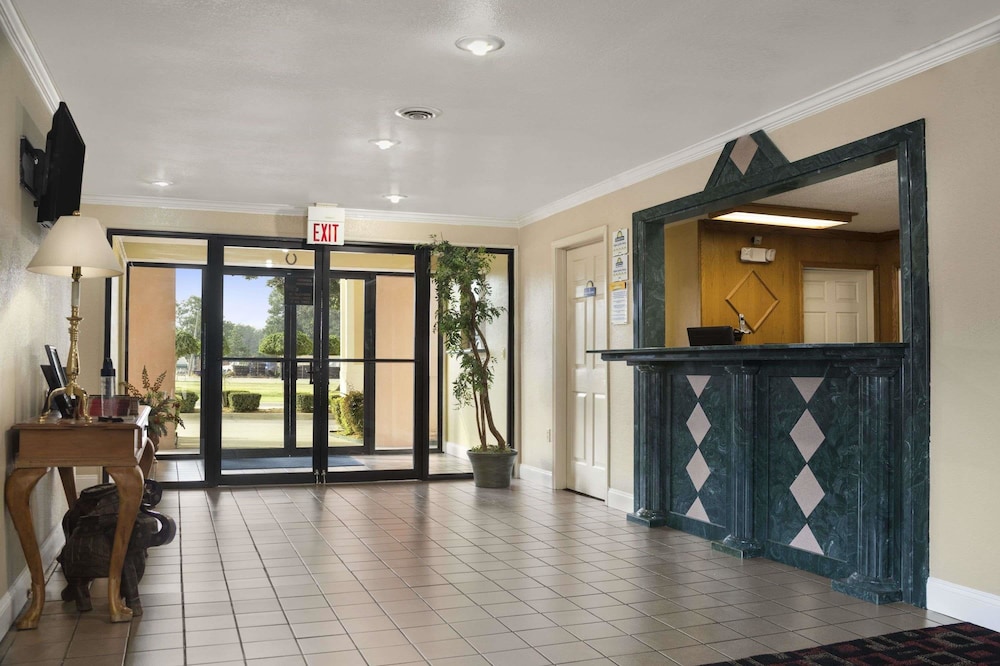 Days Inn & Suites by Wyndham Stuttgart 6/23
