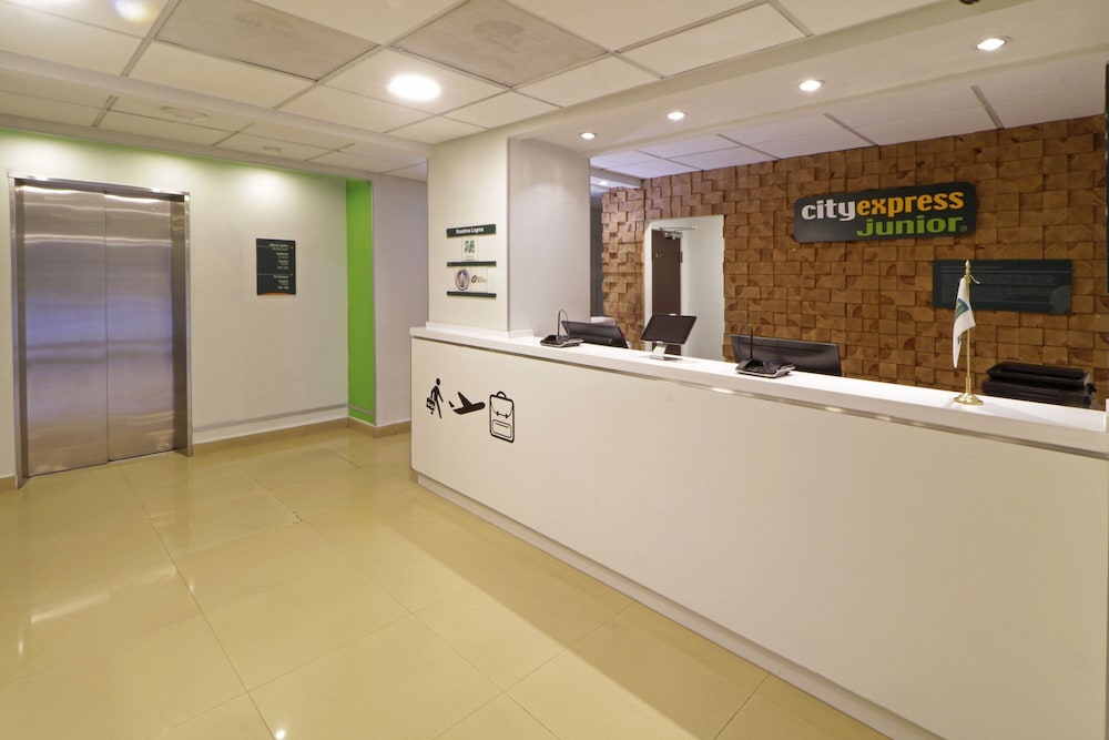 City Express Junior by Marriott Toluca Aeropuerto 6/50