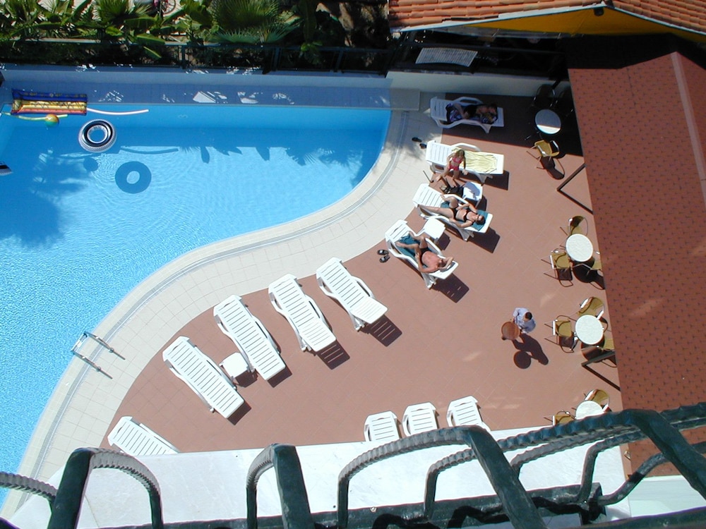 Avos Apartments 17/18
