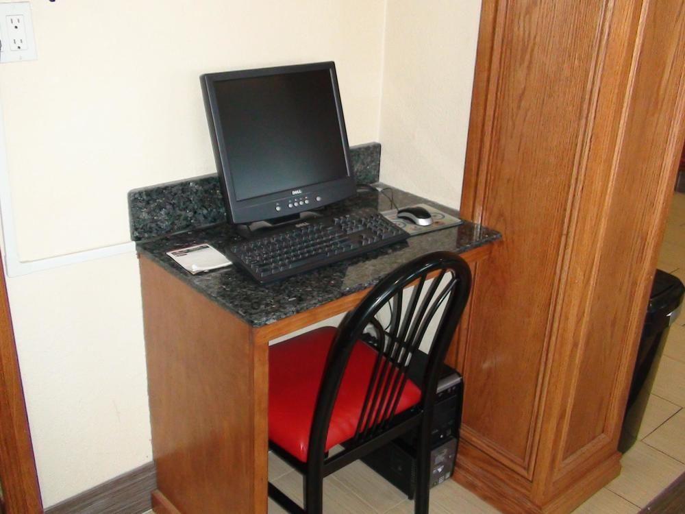 Econo Lodge Oklahoma City Northeast 19/28