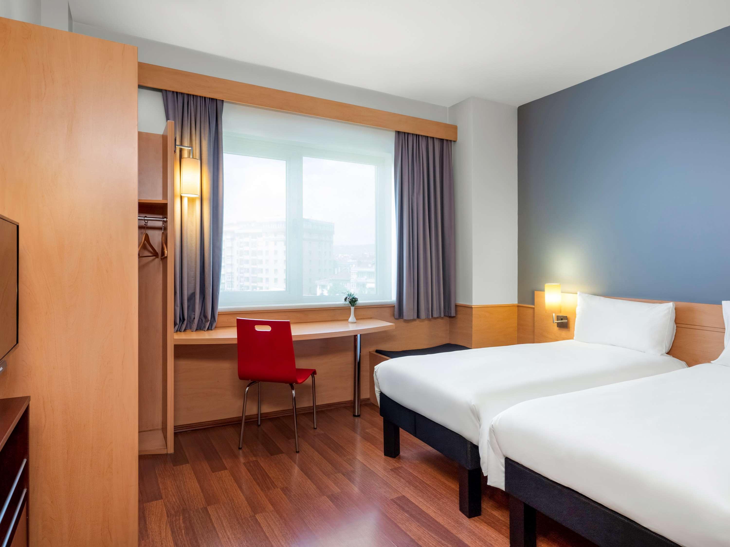 CONNECTING, DOUBLE BED