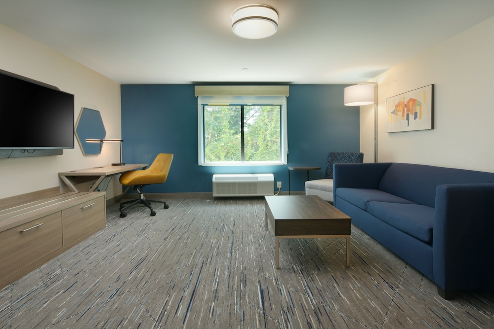 Holiday Inn Express and Suites Williamstown - Glassboro, an IHG Hotel (ex. Best Western Monroe Inn) 46/62